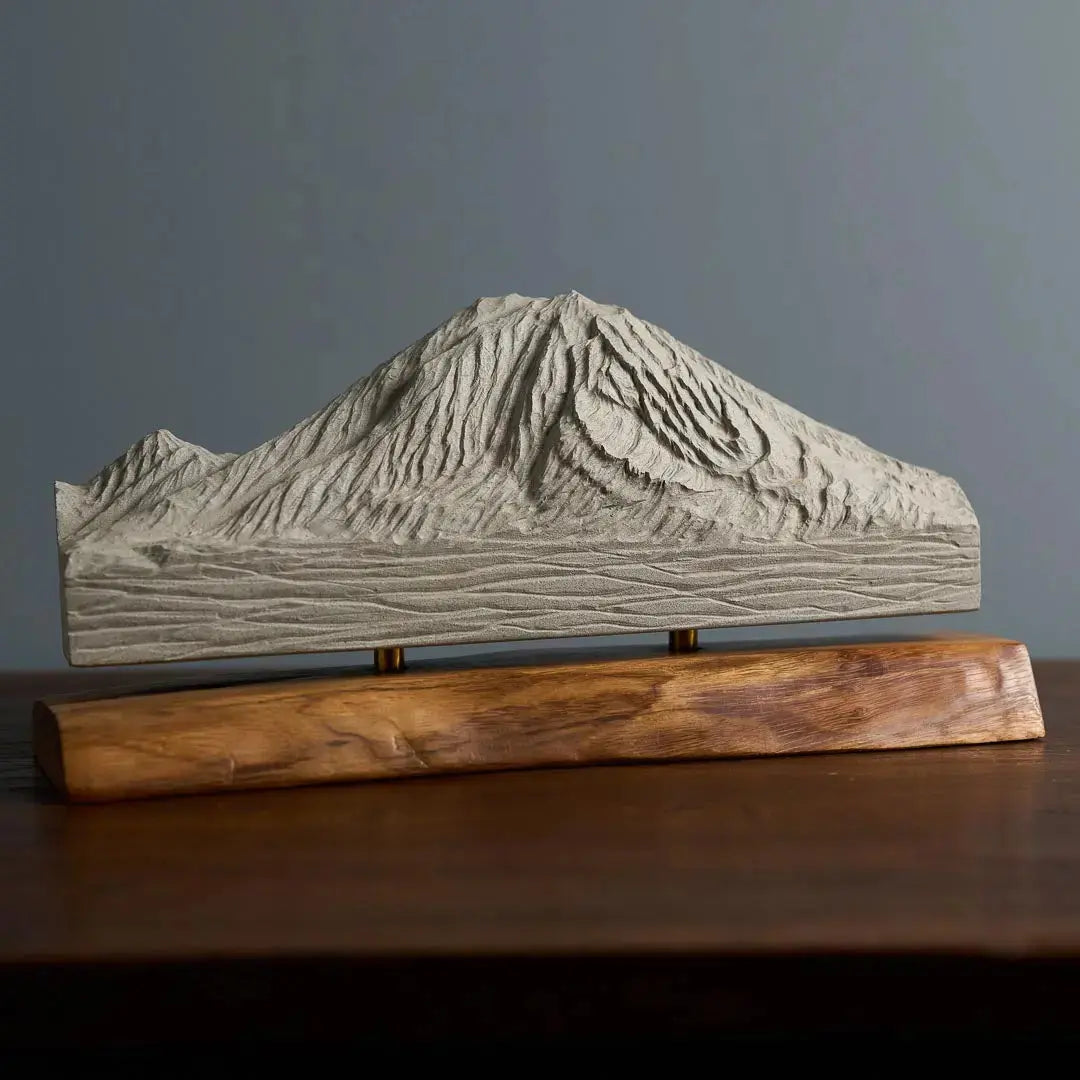 Mount-Rainier Sculpted Peaks