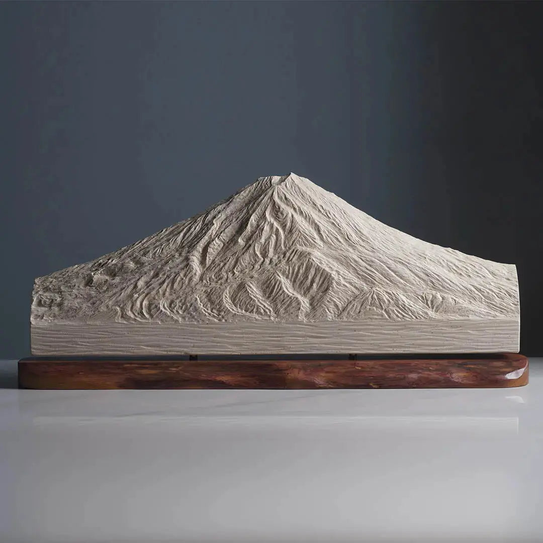 寿山・芙蓉石　印材　2.1×2.2×9.2 Mount Fuji Sculpture | Japan | Sculpted Peaks