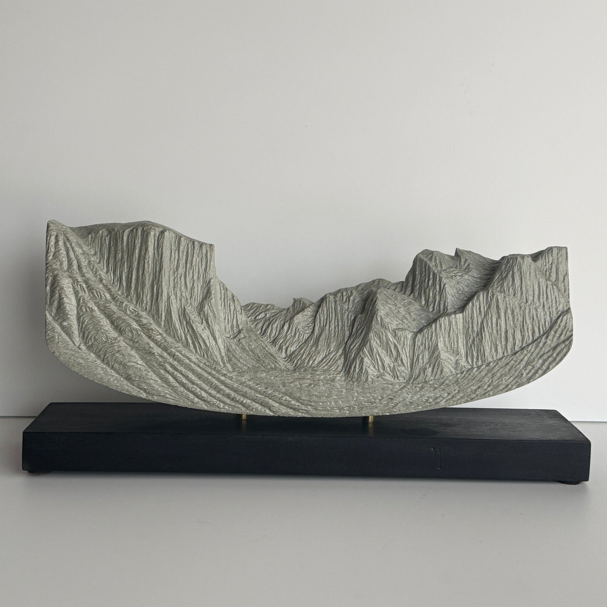 Sculpted Peaks Sculpture SMPL 141
