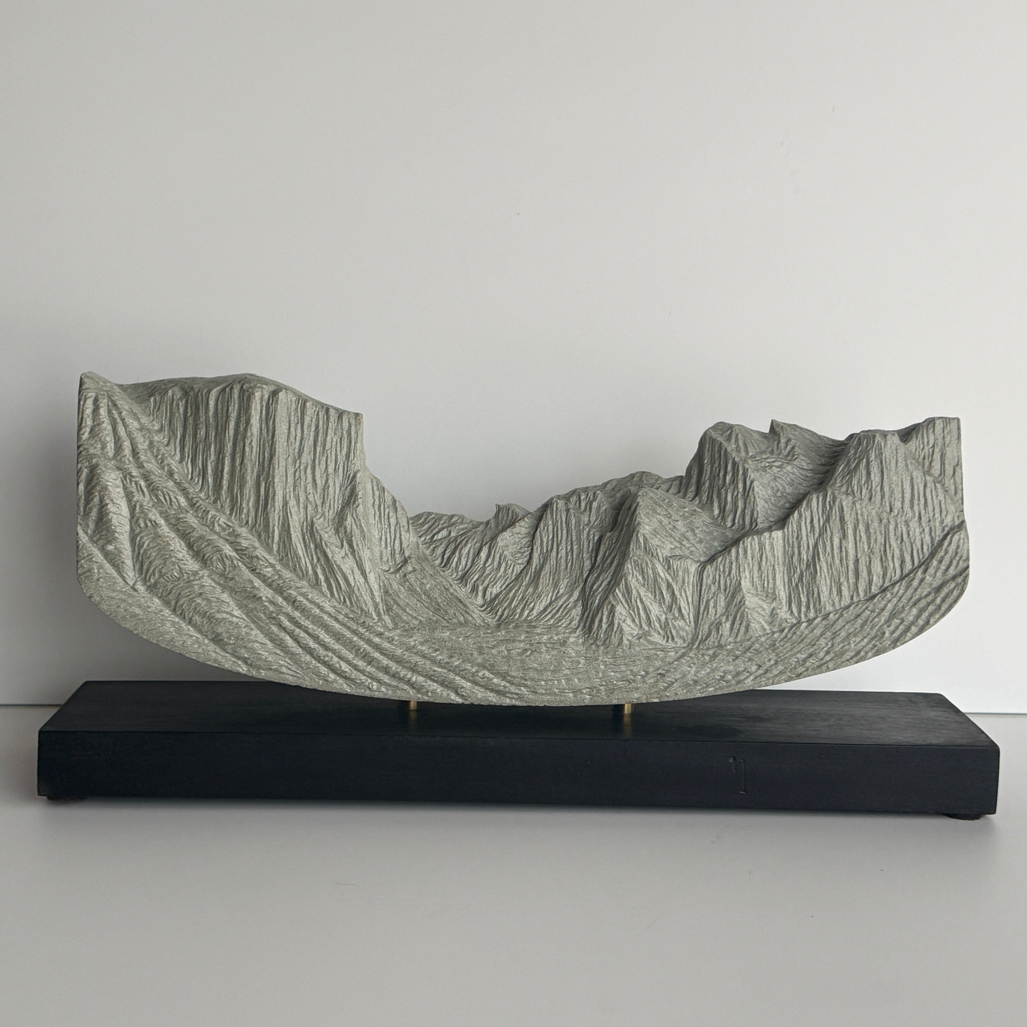 Sculpted Peaks Sculpture SMPL 141