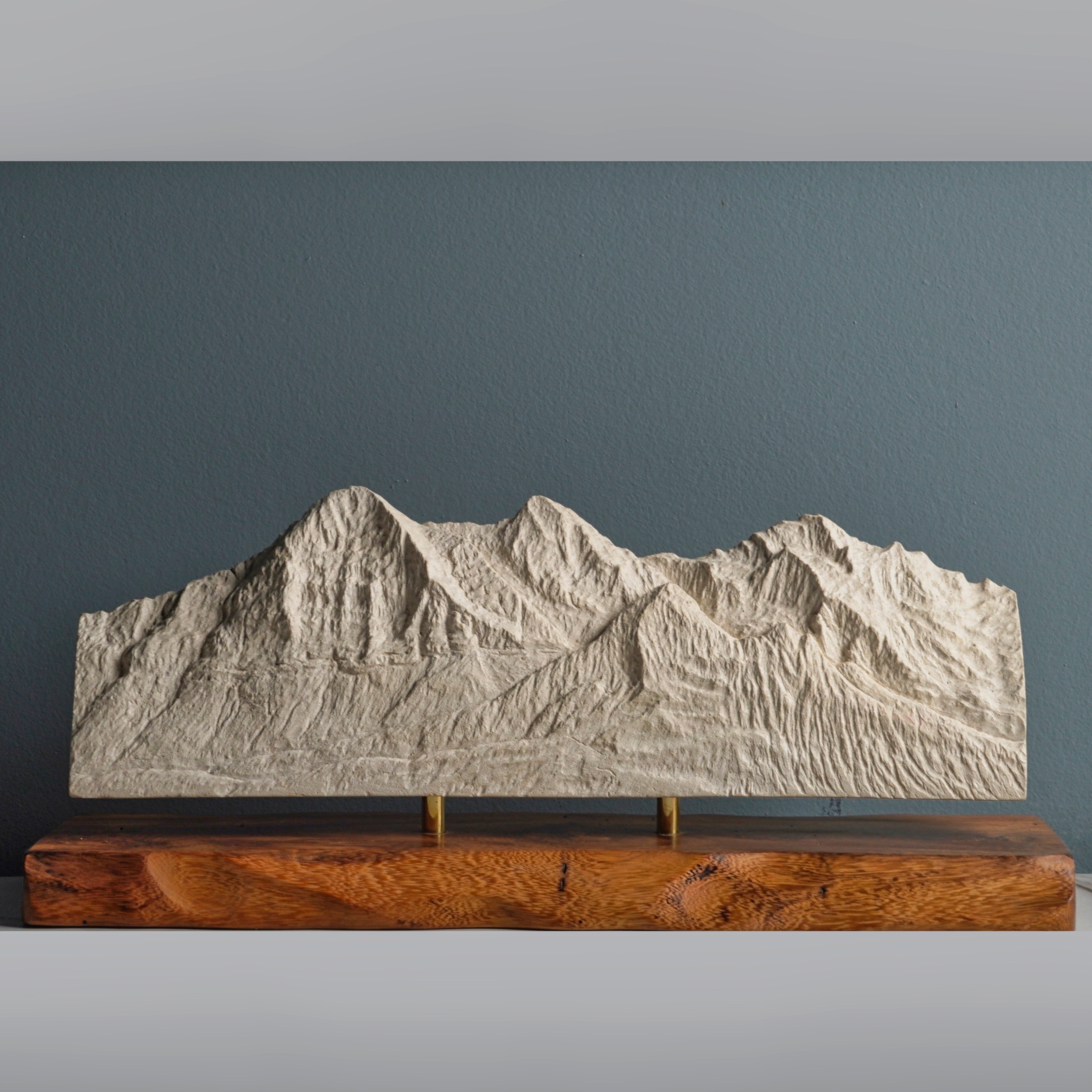 Sculpted Peaks Sculpture SMPL 265